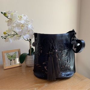 PATRICIA NASH Otavia Bucket Crossbody Bag